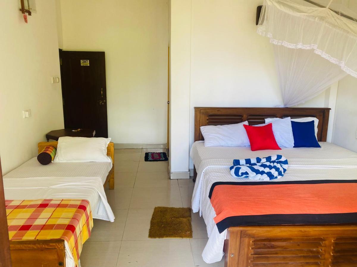 Shehan Guest Mirissa Exterior foto